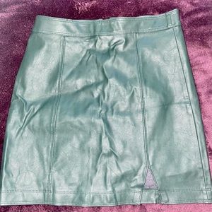 Dark forest green vegan leather mini skirt. 💚
